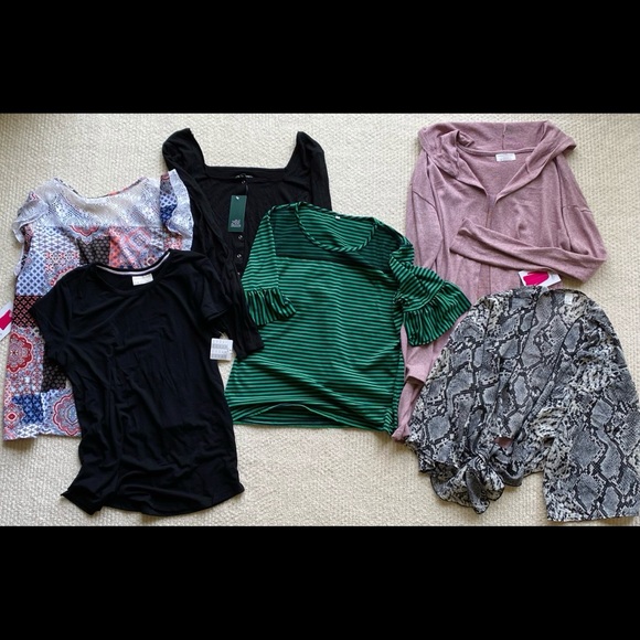 Bundle of 11 women’s tops and sweaters (medium) - Picture 2 of 3